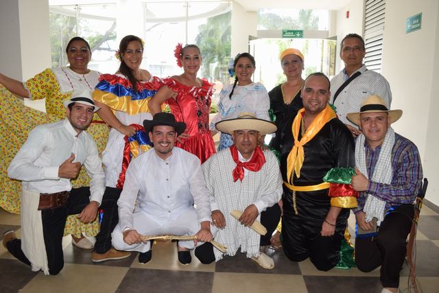 De pie; Luz Mary Sabino, Flor Ángela Meneses, Ofelia Bedoya, Yamileth Dussán, Constanza Lozada, Raúl Puentes, sentados; Andrés Peña, Diego Murcia, Faiver Lozada, Andrés Ricardo Valenzuela y Julián Palacios.